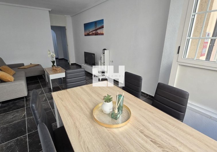 Segunda mano - Apartamento  - Torrevieja - Centro - Muelle Pesquero
