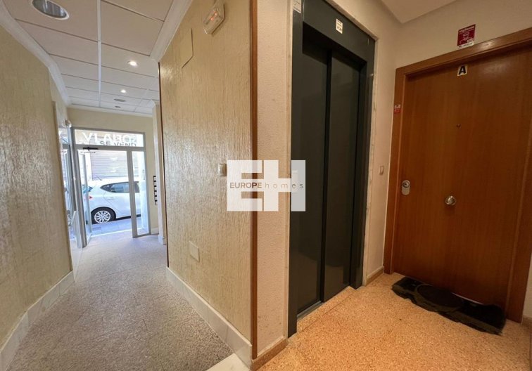 Segunda mano - Apartamento  - Torrevieja - CENTRO CASCO URBANO