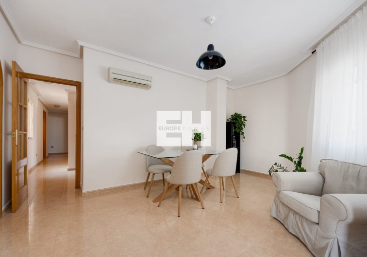 Segunda mano - Apartamento  - Jacarilla - Inland