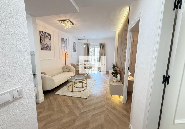 Segunda mano - Apartamento  - Torrevieja - Parque De Las Naciones