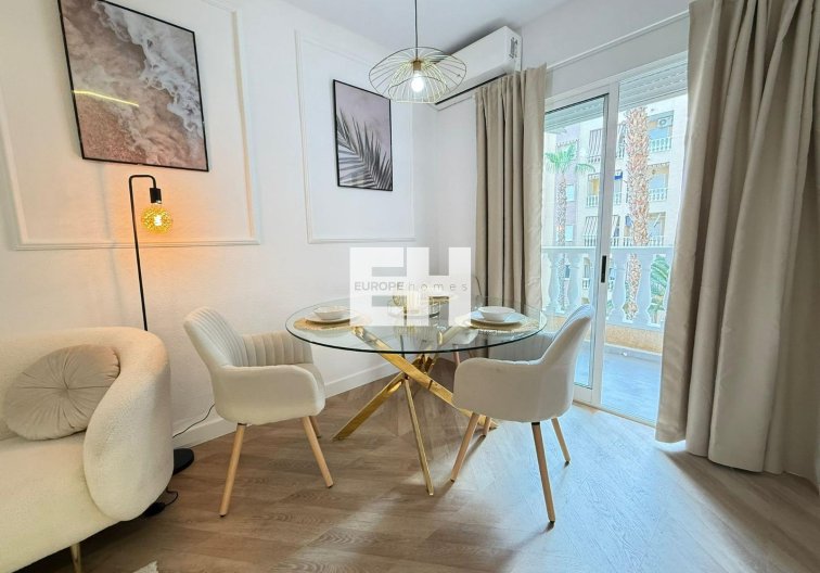 Segunda mano - Apartamento  - Torrevieja - Parque De Las Naciones