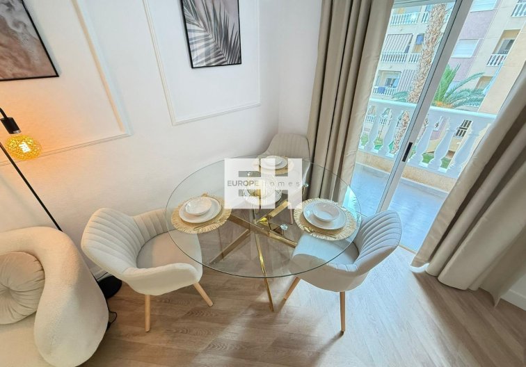 Segunda mano - Apartamento  - Torrevieja - Parque De Las Naciones