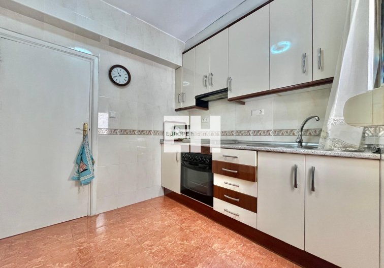 Segunda mano - Apartamento  - Torrevieja - Estacion De Autobuses