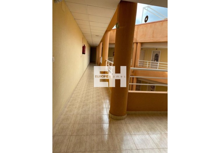 Segunda mano - Apartamento  - San Miguel de Salinas - Pueblo 9