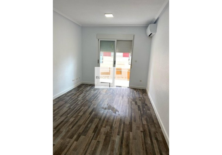 Segunda mano - Apartamento  - San Miguel de Salinas - Pueblo 9