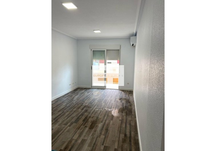 Segunda mano - Apartamento  - San Miguel de Salinas - Pueblo 9