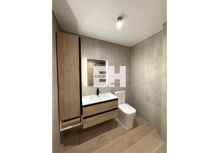 Segunda mano - Apartamento  - Torrevieja - Paseo Maritimo