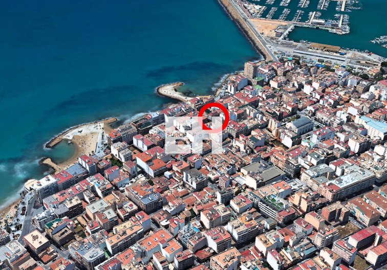 Segunda mano - Apartamento  - Torrevieja - Paseo Maritimo
