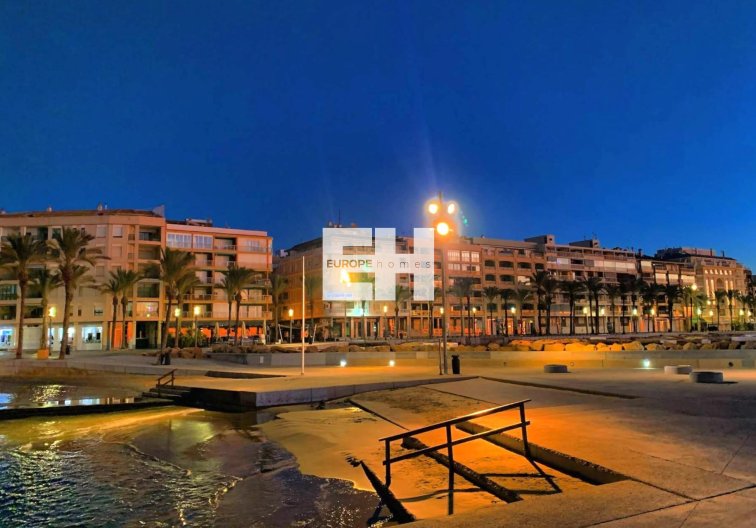 Segunda mano - Apartamento  - Torrevieja - Paseo Maritimo