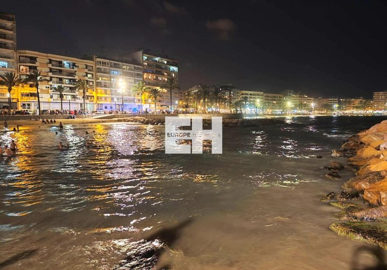 Segunda mano - Apartamento  - Torrevieja - Paseo Maritimo