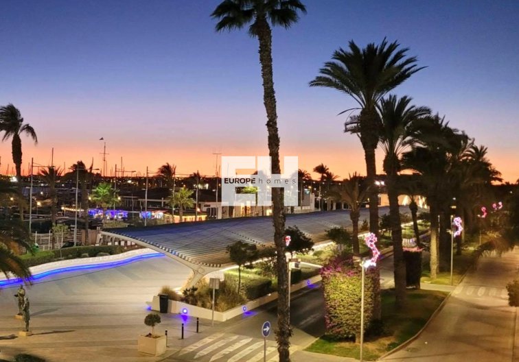 Segunda mano - Apartamento  - Torrevieja - Paseo Maritimo