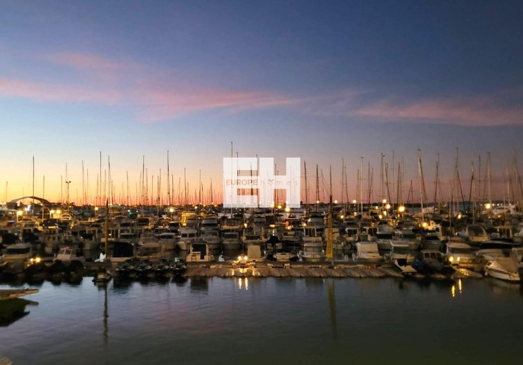 Segunda mano - Apartamento  - Torrevieja - Paseo Maritimo