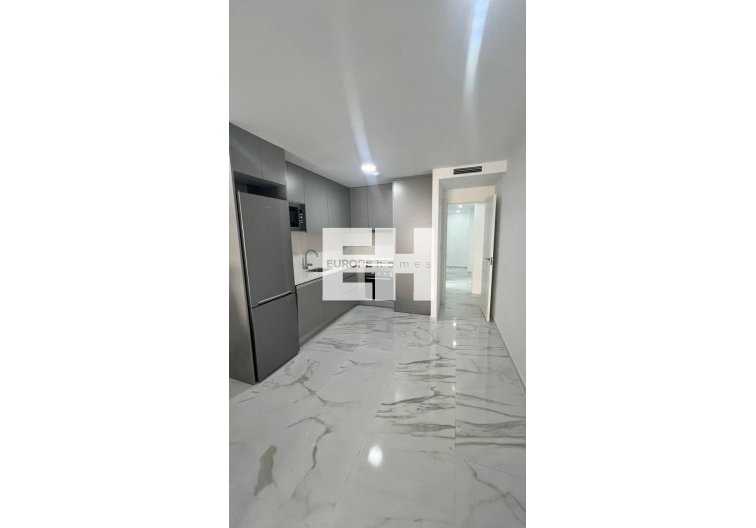 Segunda mano - Apartamento  - Torrevieja - Parque De Las Naciones