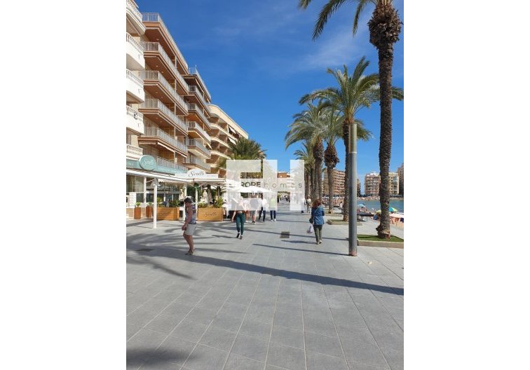 Segunda mano - Apartamento  - Torrevieja - Estacion De Autobuses