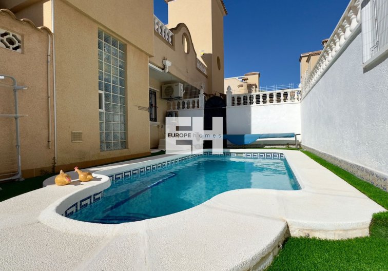 Resale - villa - Orihuela Costa - Costa Blanca