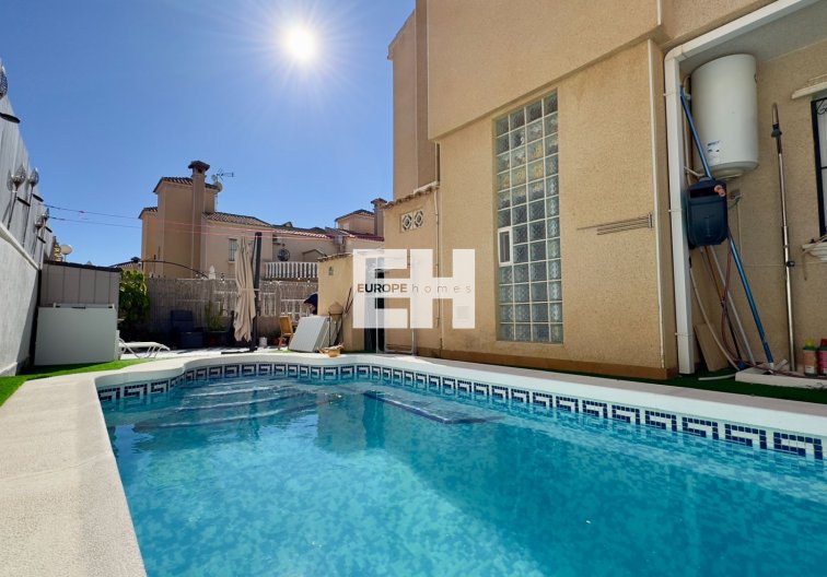 Resale - villa - Orihuela Costa - Costa Blanca