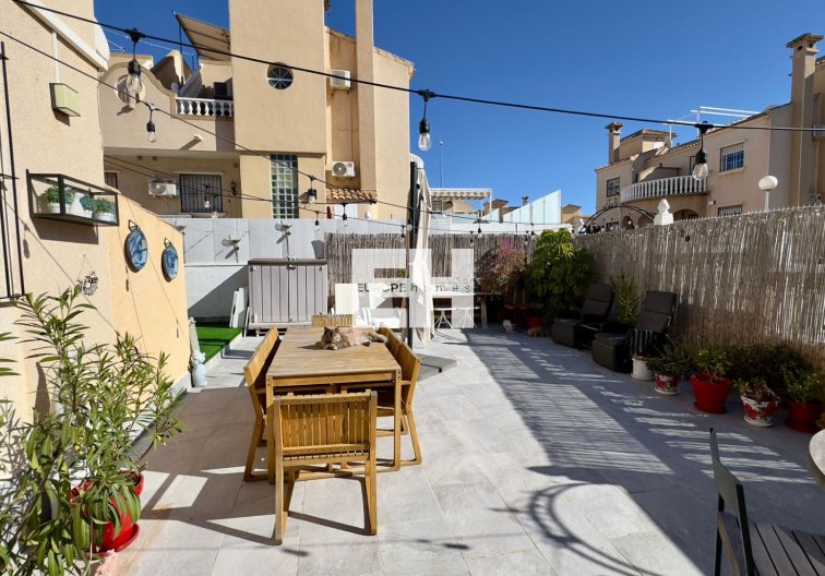 Resale - villa - Orihuela Costa - Costa Blanca