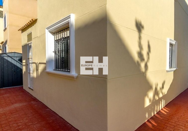Resale - villa - Orihuela Costa - Costa Blanca