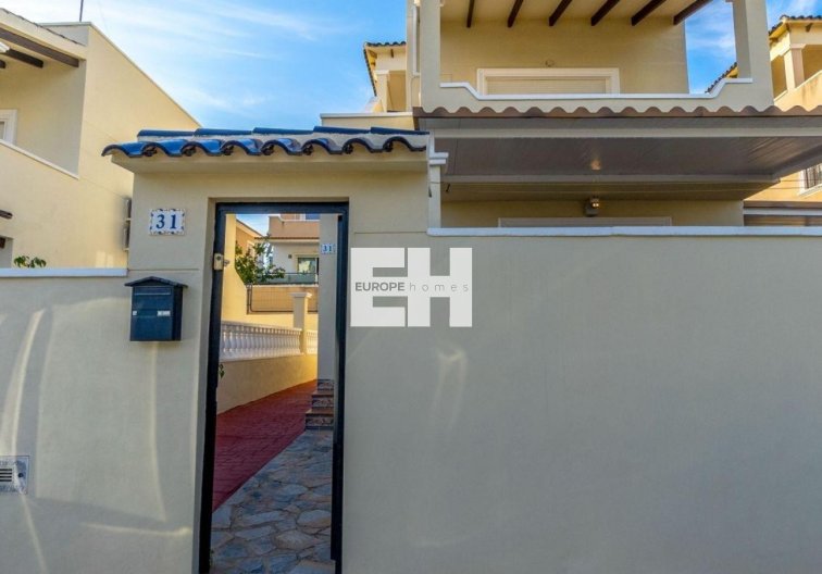 Resale - villa - Orihuela Costa - Costa Blanca