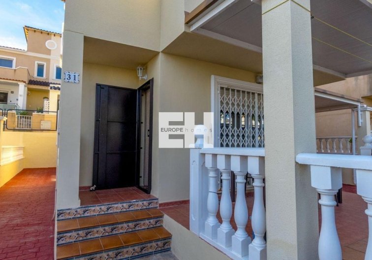 Resale - villa - Orihuela Costa - Costa Blanca