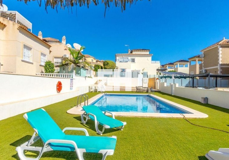 Resale - villa - Orihuela Costa - Costa Blanca