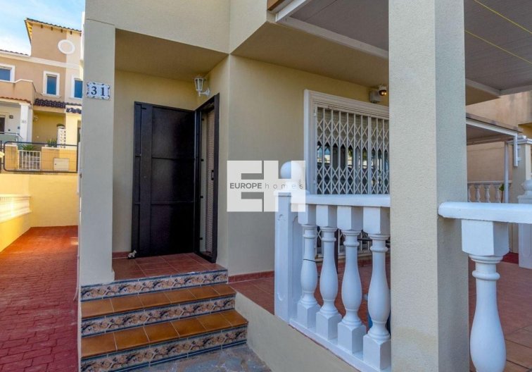 Resale - villa - Orihuela Costa - Costa Blanca