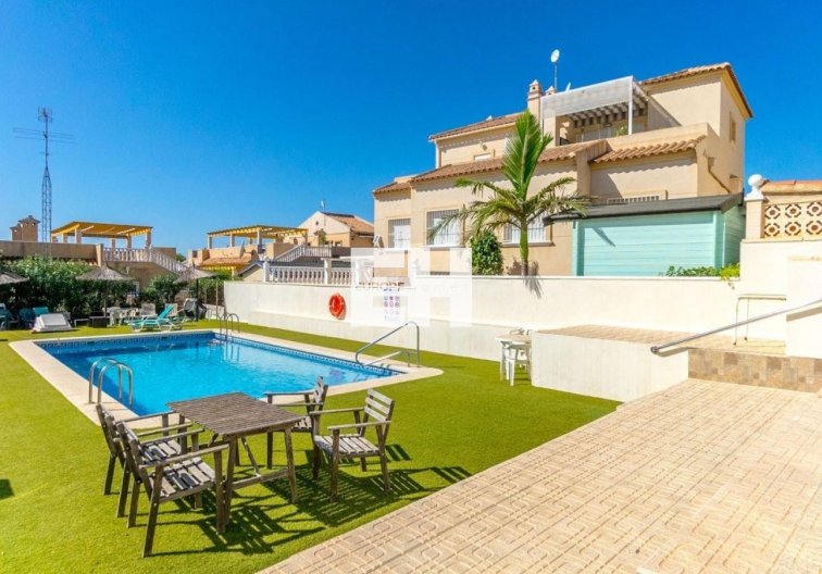 Resale - villa - Orihuela Costa - Costa Blanca