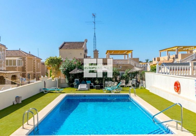 Resale - villa - Orihuela Costa - Costa Blanca