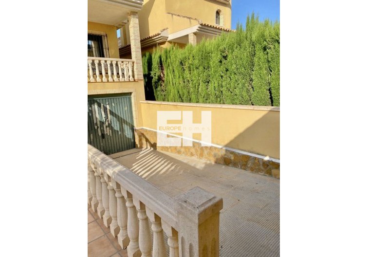 Revente - Semi Detached - Villamartin