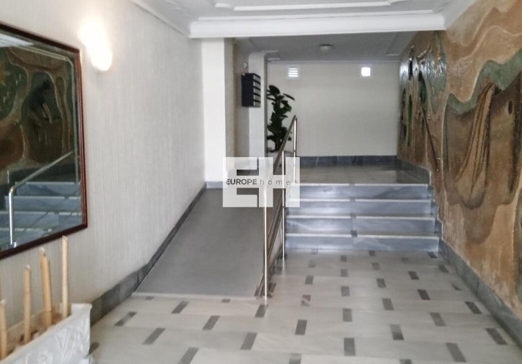 Segunda mano - Apartamento  - Torrevieja - PLAYA LOS LOCOS