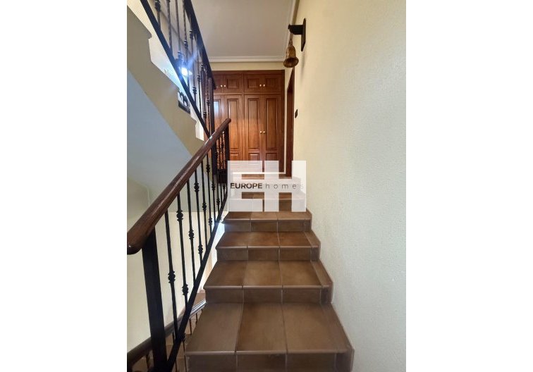 Herverkoop - town house - Avileses