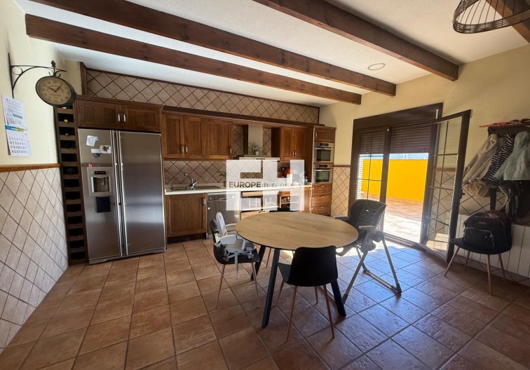 Herverkoop - town house - Avileses