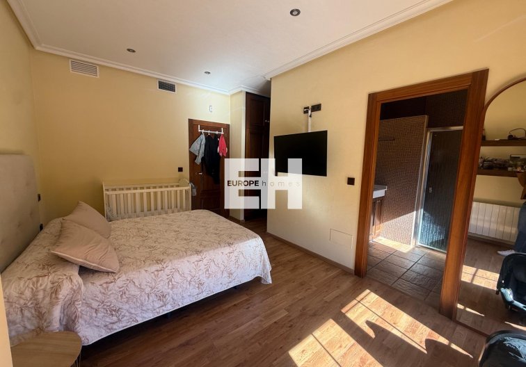 Herverkoop - town house - Avileses