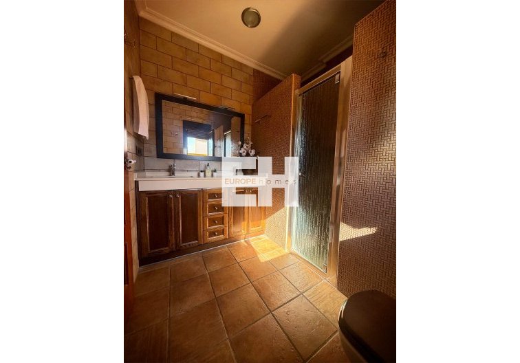 Herverkoop - town house - Avileses