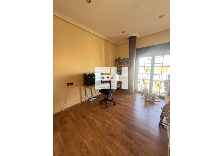 Herverkoop - town house - Avileses