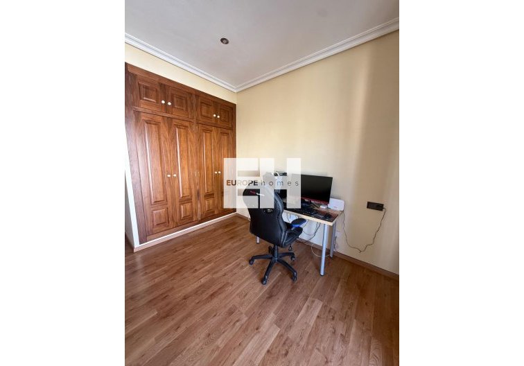 Herverkoop - town house - Avileses