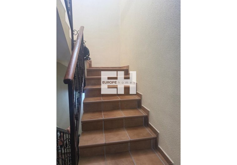 Herverkoop - town house - Avileses