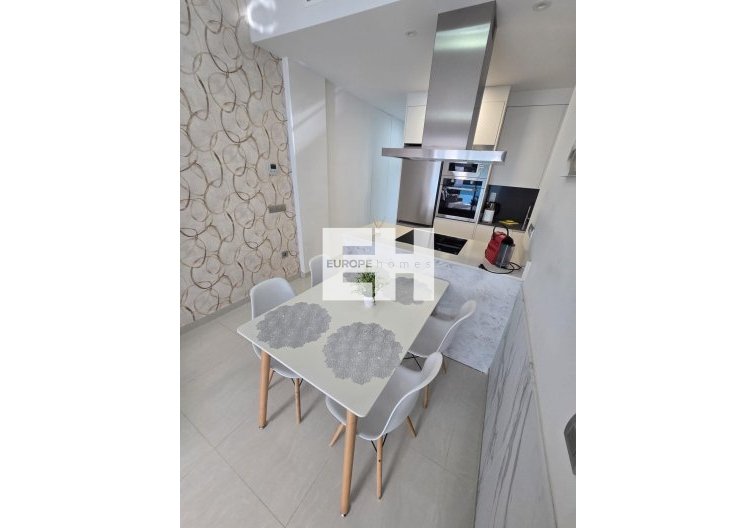 Segunda mano - Apartamento  - Torrevieja - Estacion De Autobuses