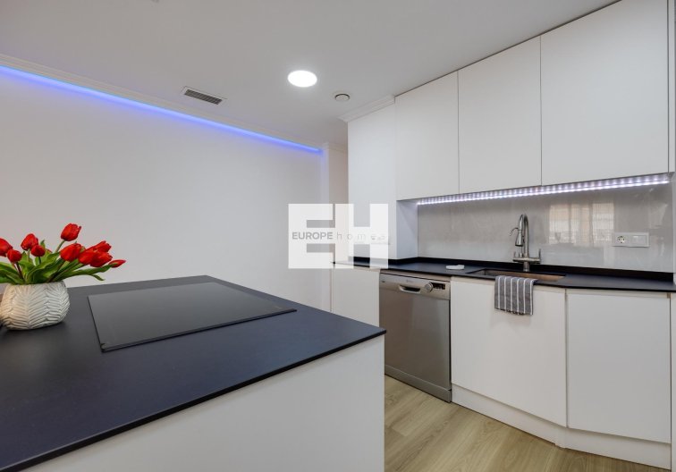 Segunda mano - Apartamento  - Torrevieja - Centro