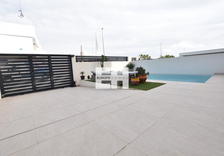 Segunda mano - villa - Los Montesinos - Costa Blanca