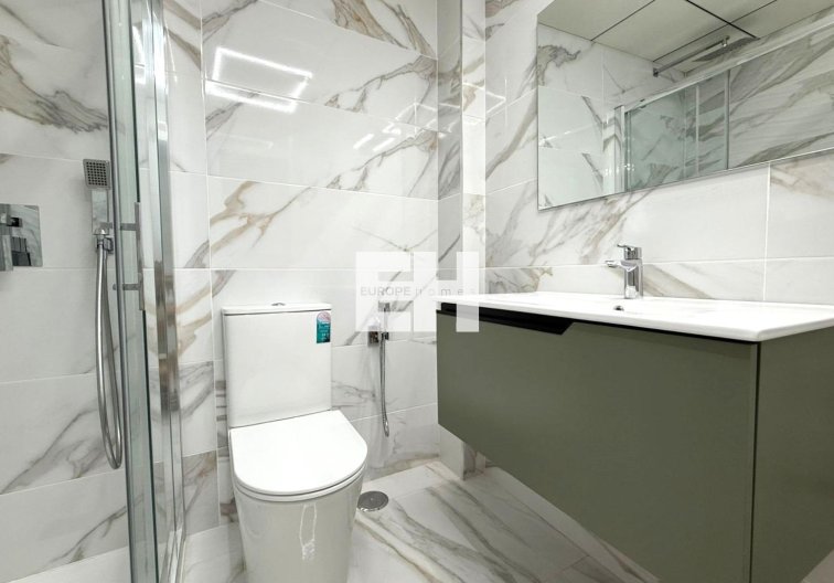 Segunda mano - Apartamento  - Torrevieja - Parque De Las Naciones