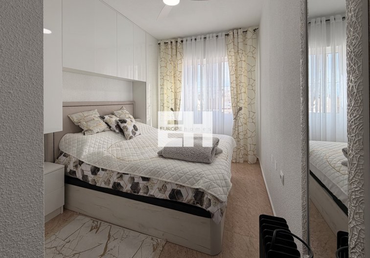 Segunda mano - Apartamento  - Torrevieja - Urb. Calas Blancas III