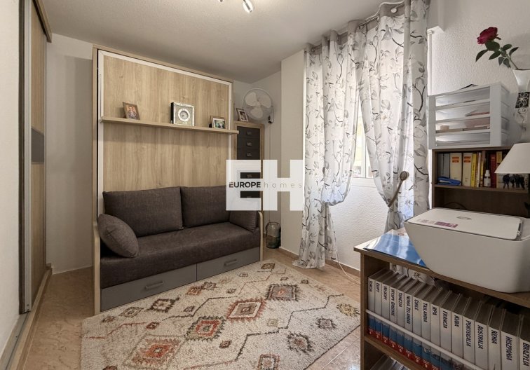 Segunda mano - Apartamento  - Torrevieja - Urb. Calas Blancas III