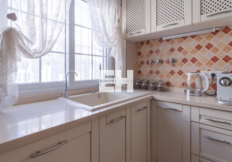 Resale - villa - Orihuela Costa - Los Almendros-la Florida