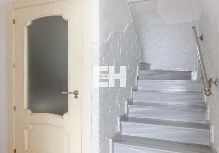 Resale - villa - Orihuela Costa - Los Almendros-la Florida