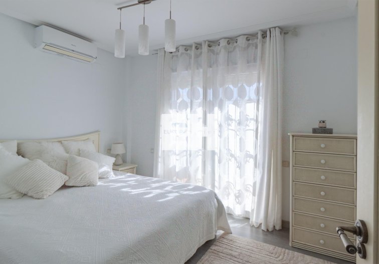 Resale - villa - Orihuela Costa - Los Almendros-la Florida