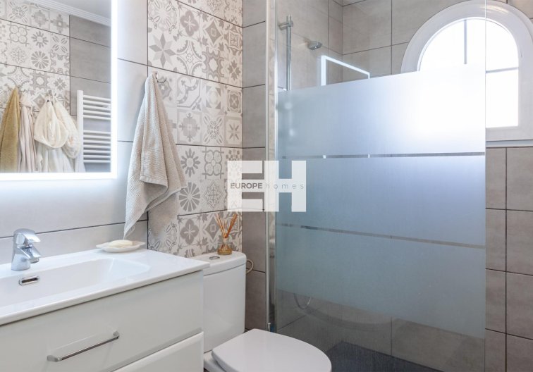 Resale - villa - Orihuela Costa - Los Almendros-la Florida