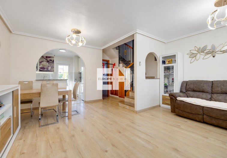 Segunda mano - town house - Torrevieja - Aguas Nuevas