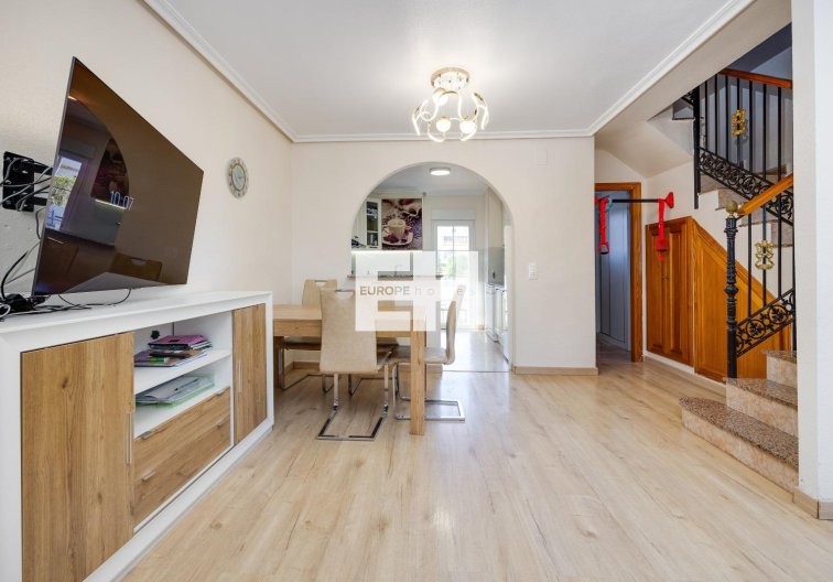 Segunda mano - town house - Torrevieja - Aguas Nuevas