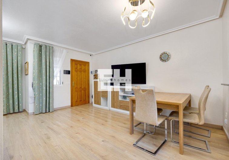Segunda mano - town house - Torrevieja - Aguas Nuevas